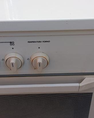 Cucina a gas quattro fuochi, con bombola