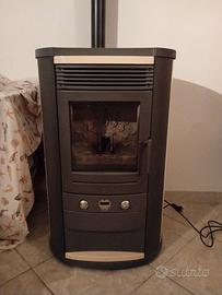 stufa a pellet  più aspiratore 