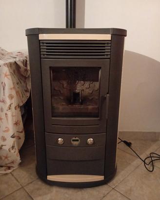 stufa a pellet  più aspiratore 