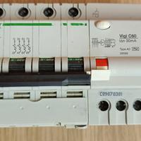 SCHNEIDER ELECTRIC 24298 INTERRUTTORE MAGNETOTERMI