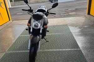 Suzuki gsr 600 