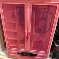Barbie armadio con stampelle