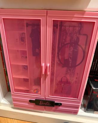 Barbie armadio con stampelle
