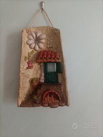 Tegola in terracotta siciliana decorata a mano