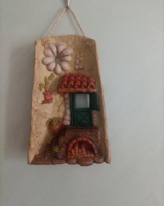 Tegola in terracotta siciliana decorata a mano
