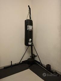 Sacco boxe Leone 30 kg + base angolare + pesi