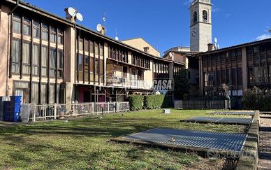 TRILOCALE IN ZONA CENTRALE CON BOX E POSTO AUTO