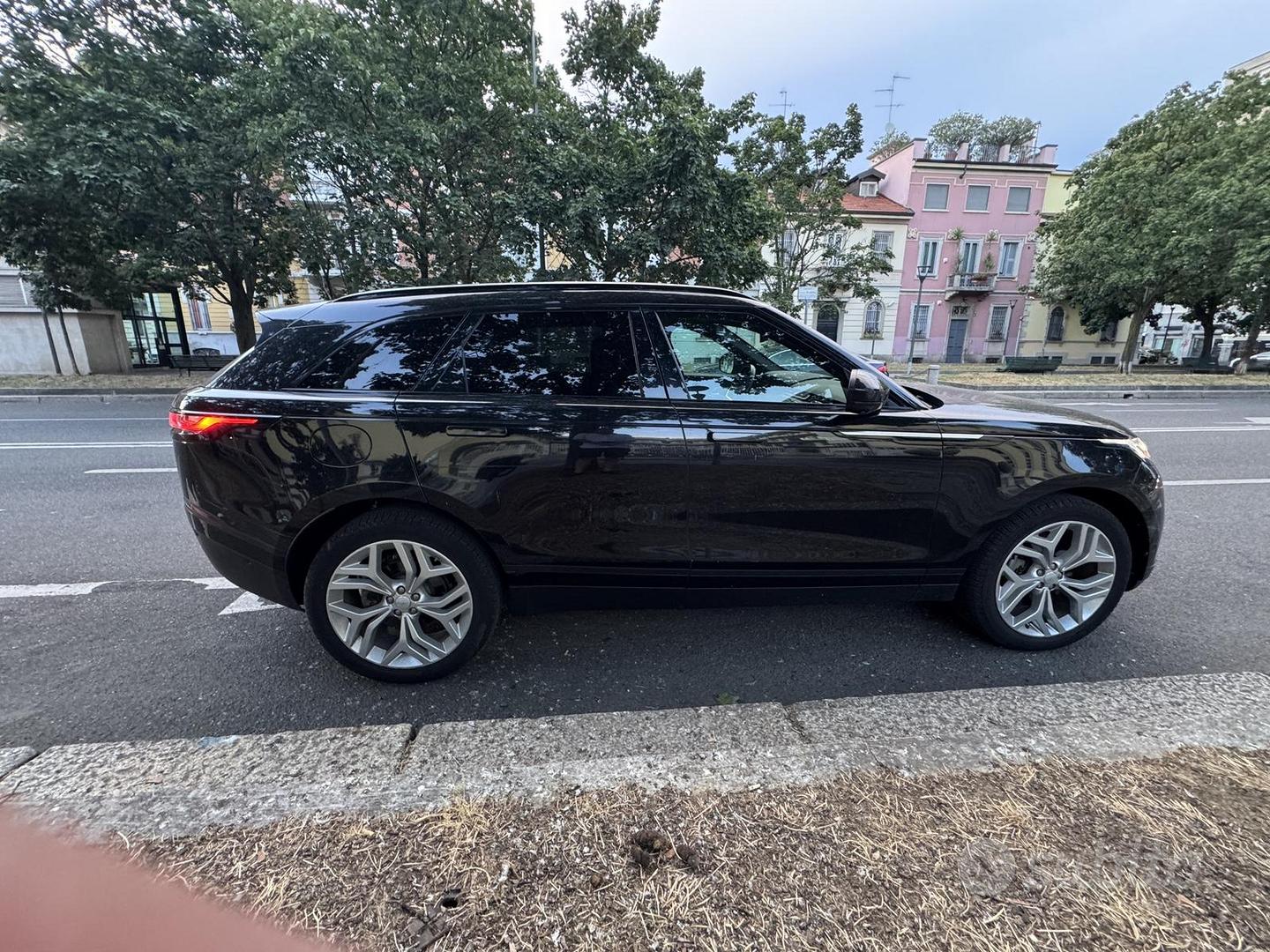 Land Rover Velar 2021 photo 2