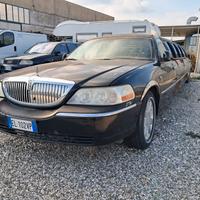 Limousine Lincoln Town car, V8 benzina 4600cc