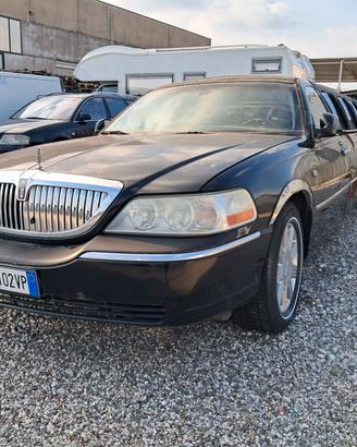 Limousine Lincoln Town car, V8 benzina 4600cc