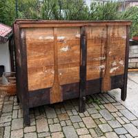 Arca. Antico mobile per conservare il grano.