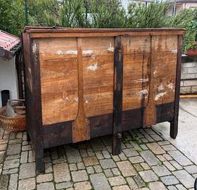 Arca. Antico mobile per conservare il grano.