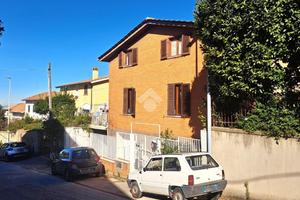 3 LOCALI A ALBANO LAZIALE