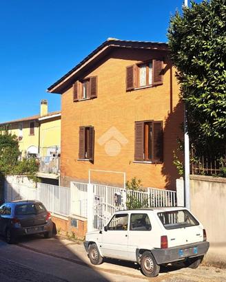 3 LOCALI A ALBANO LAZIALE