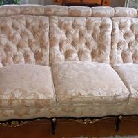 Salotto in stile veneziano con tavolino in marmo