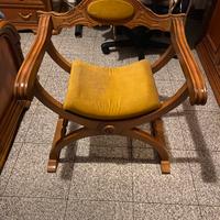 Sedia Savonarola d'Epoca in Legno Intagliato