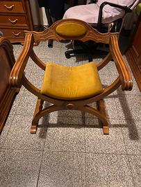 Sedia Savonarola d'Epoca in Legno Intagliato