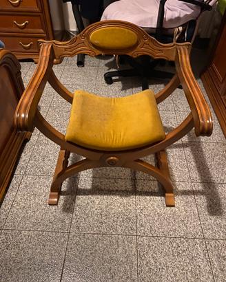 Sedia Savonarola d'Epoca in Legno Intagliato