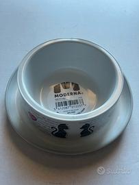 Ciotola bianca in plastica antiformiche con decora