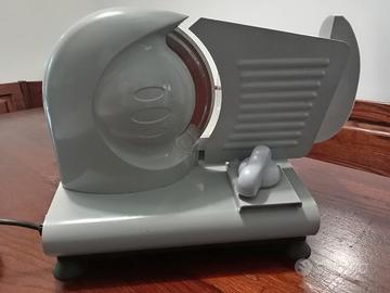 Affettatrice per salumi buona