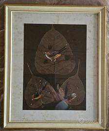 uccellini dipinti su scheletri di foglie di fico