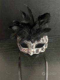 Maschera Veneziana con piume nere