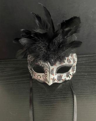 Maschera Veneziana con piume nere