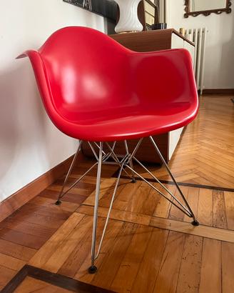 Poltroncina vintage rossa stile Eames