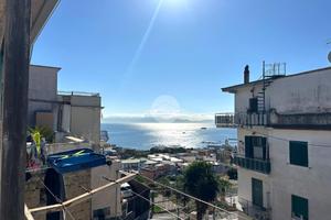 2 LOCALI A BACOLI