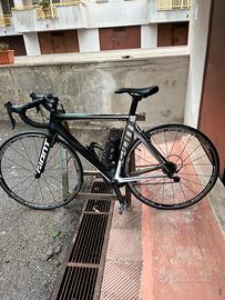 Bici da strada Giant in carbonio
