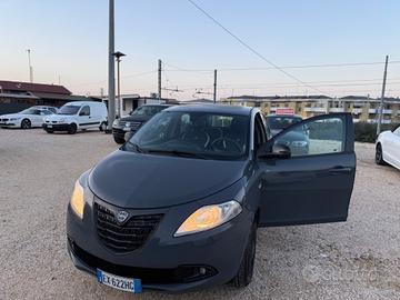 Lancia Ypsilon 0.9 TwinAir 85 CV 5 porte Metano