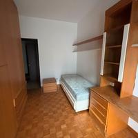 Armadio, scrivania e 2 letti (anche singolarmente)