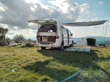 Hyundai H-1 2.5 CRDi camperizzato artigianalmente