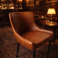 Poltroncina in simil pelle vintage trapuntata