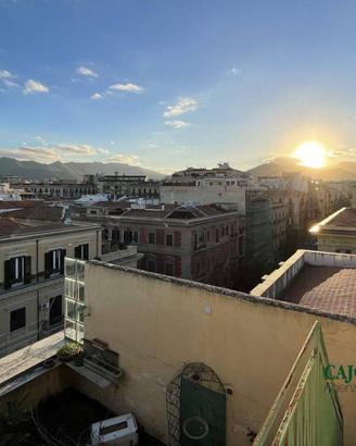 Appartamento di 311 m² con più di 5 locali e box a