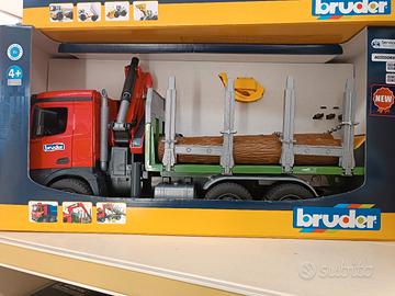 Bruder Mercedez-Benz Arocs trasporto legname