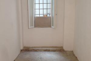 Piccolo garage in vicolo Giovanni Dè Cani