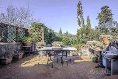 Appartamento di 130 m² con 5 locali e posto auto a
