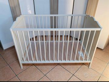 Lettino con sponde e materasso