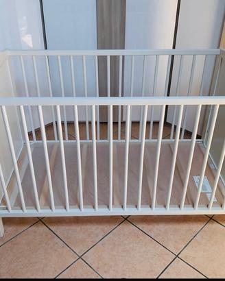 Lettino con sponde e materasso