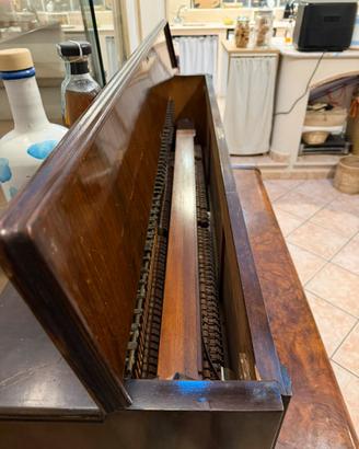 Pianoforte verticale W. Hilse Berlin accordato