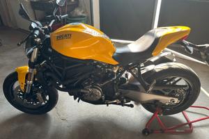 Ducati Monster 821 restyling del 25 anno