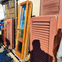 portoncino in legno porta finestra