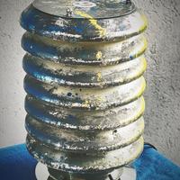 Lampada comignolo colorata in metallo