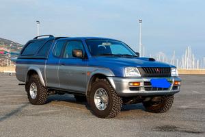 mitsubishi l200 autocarro