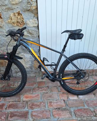 Specialized FUSE 140mm TG. L front