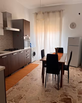 Appartamento arredato con 3 camere, cucina e bagno