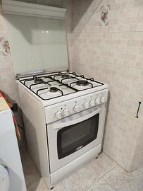 Cucina a gas con forno elettrico DeLonghi