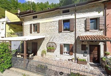Casa indipendente di 220 m² con più di 5 locali e 