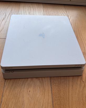 PS4 slim 500 gb + 2 controller + 4 giochi